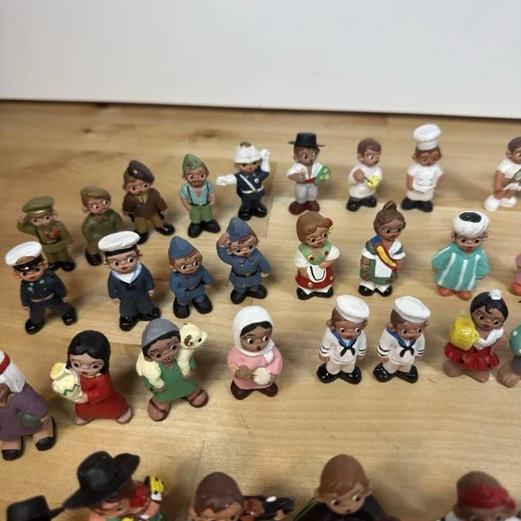 Vintage Spanish Terra Cotta Miniature Mud People  Lot of 65 - Picture 14 of 16